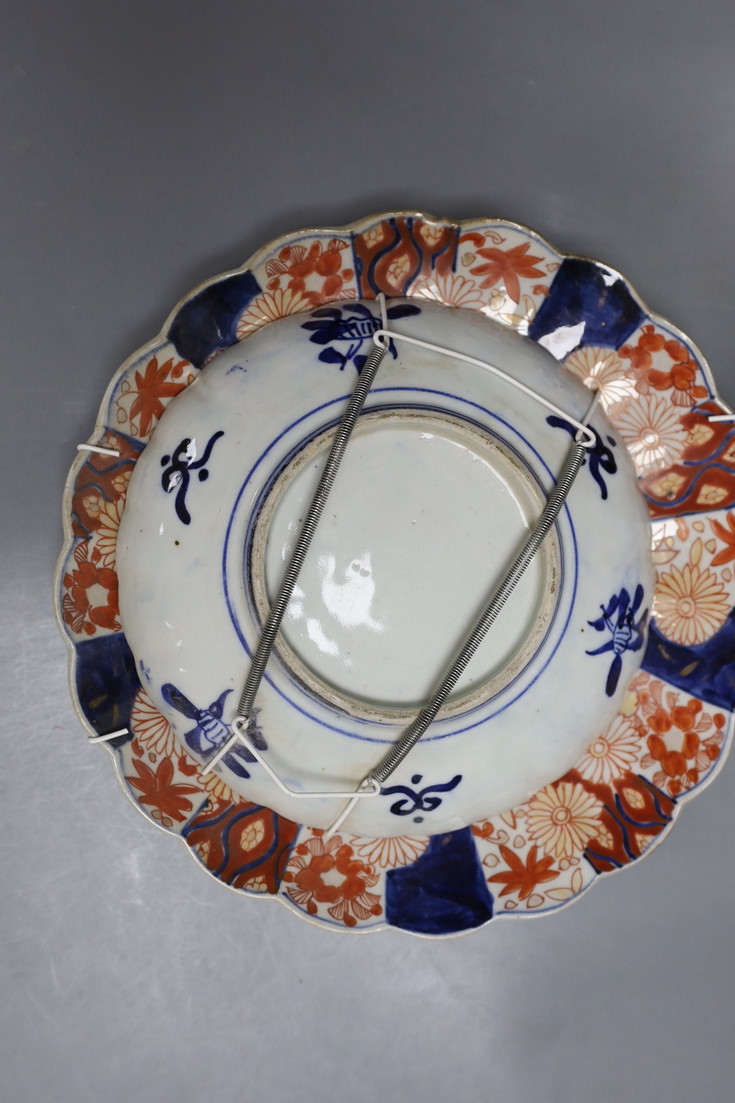 Four Japanese Imari dishes and a vase, vase 31 cms high. (5)